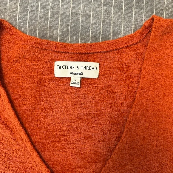 Blouse With Adjustable Straps - Picture 3 of 4